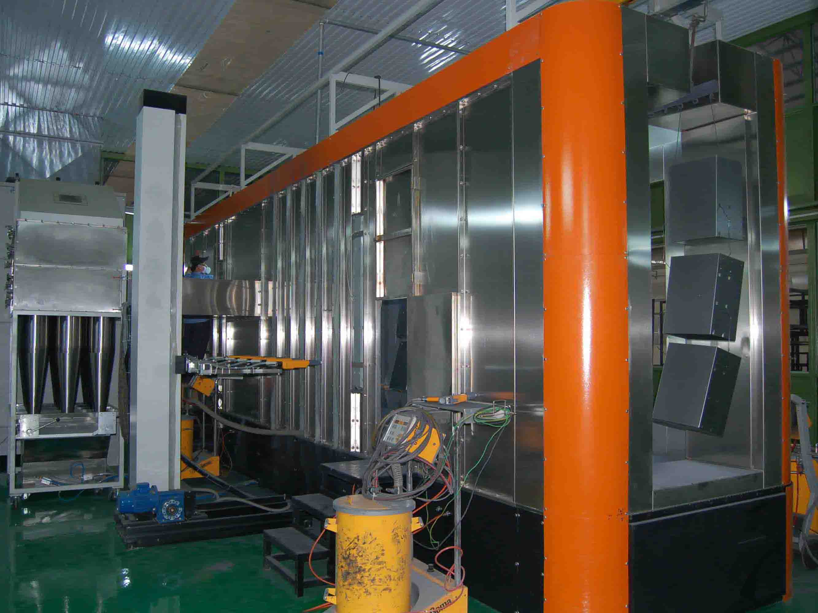 深圳自动喷粉房生产厂家梅河机械为珠海某公司